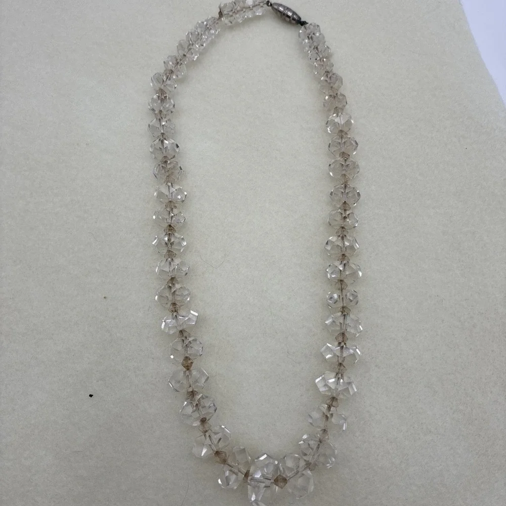 Vintage Faceted Clear Glass Bead Necklace Graduated Barrel Clasp 17 Inch Womens